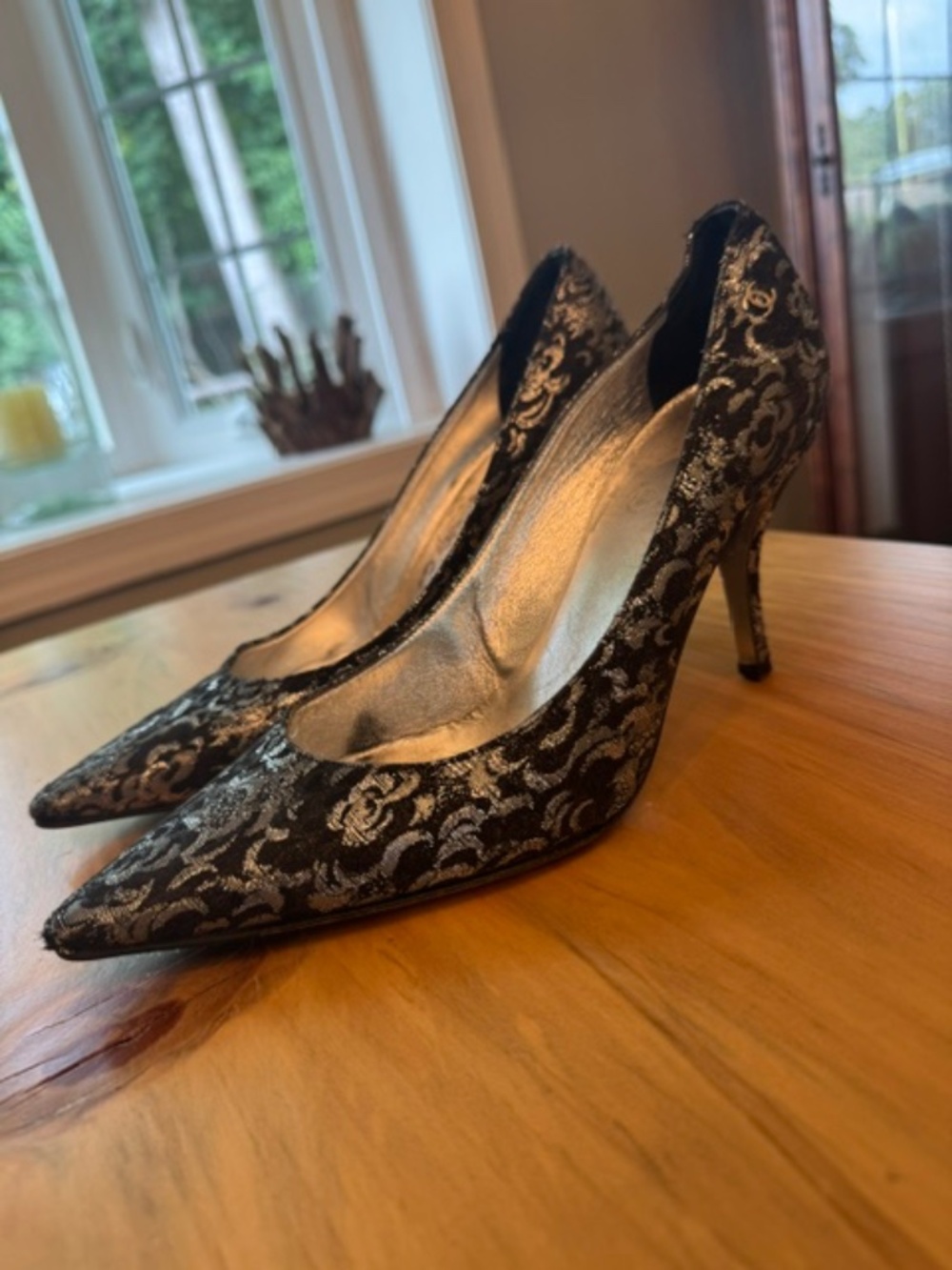 Vintage CHANEL Black Silver Lace Pointed Toe Pumps Heels CC Logo Italy EU 40